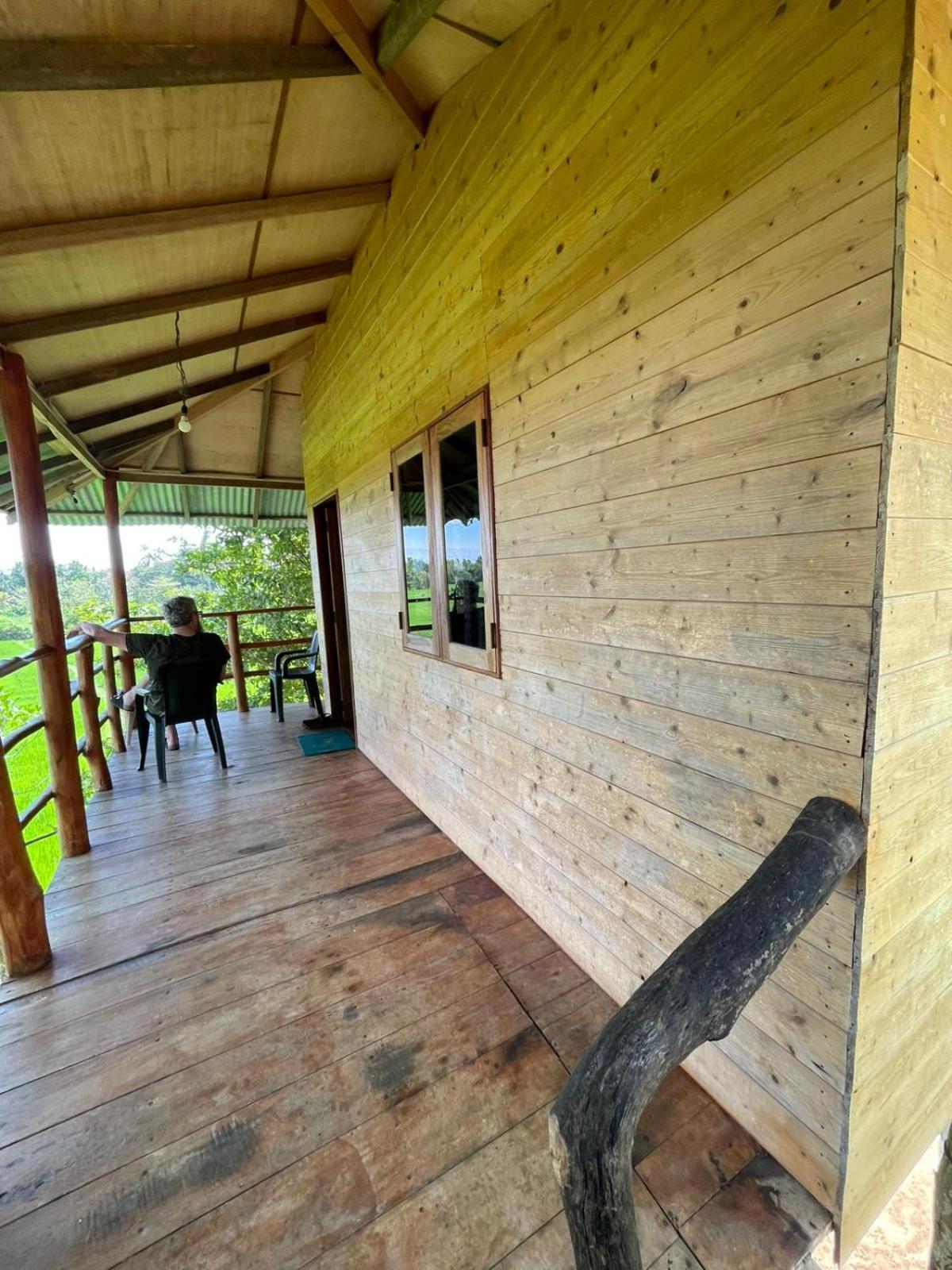 Lake Side View Cabana Тисамахарама Екстериор снимка