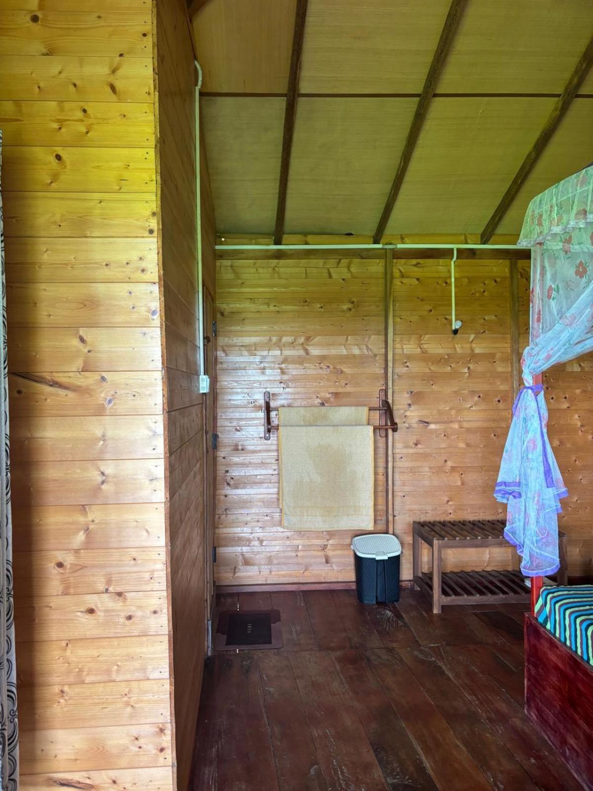 Lake Side View Cabana Тисамахарама Екстериор снимка